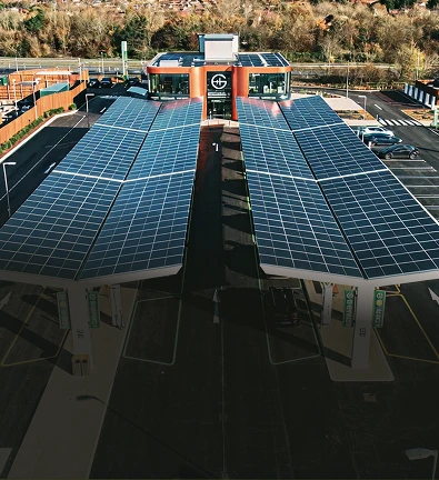 siège social équipé en ombrieres photovoltaïques